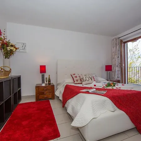 Sleeps 9 Pool Belmonte