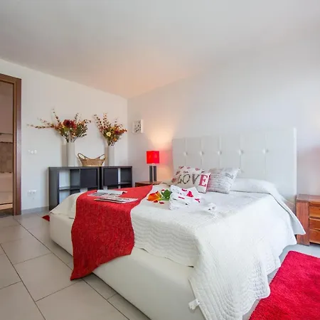 Sleeps 9 Pool 펜션 Belmonte